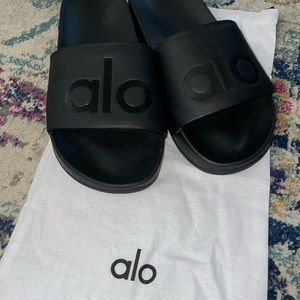 Black Alo Yoga Slides